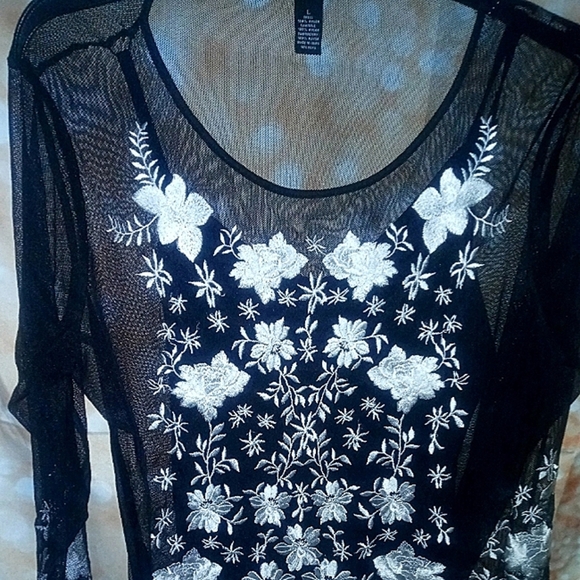 NEW!  Beautiful 2-pc Macy's INC brand. Top & Attached Tee. - Picture 1 of 5